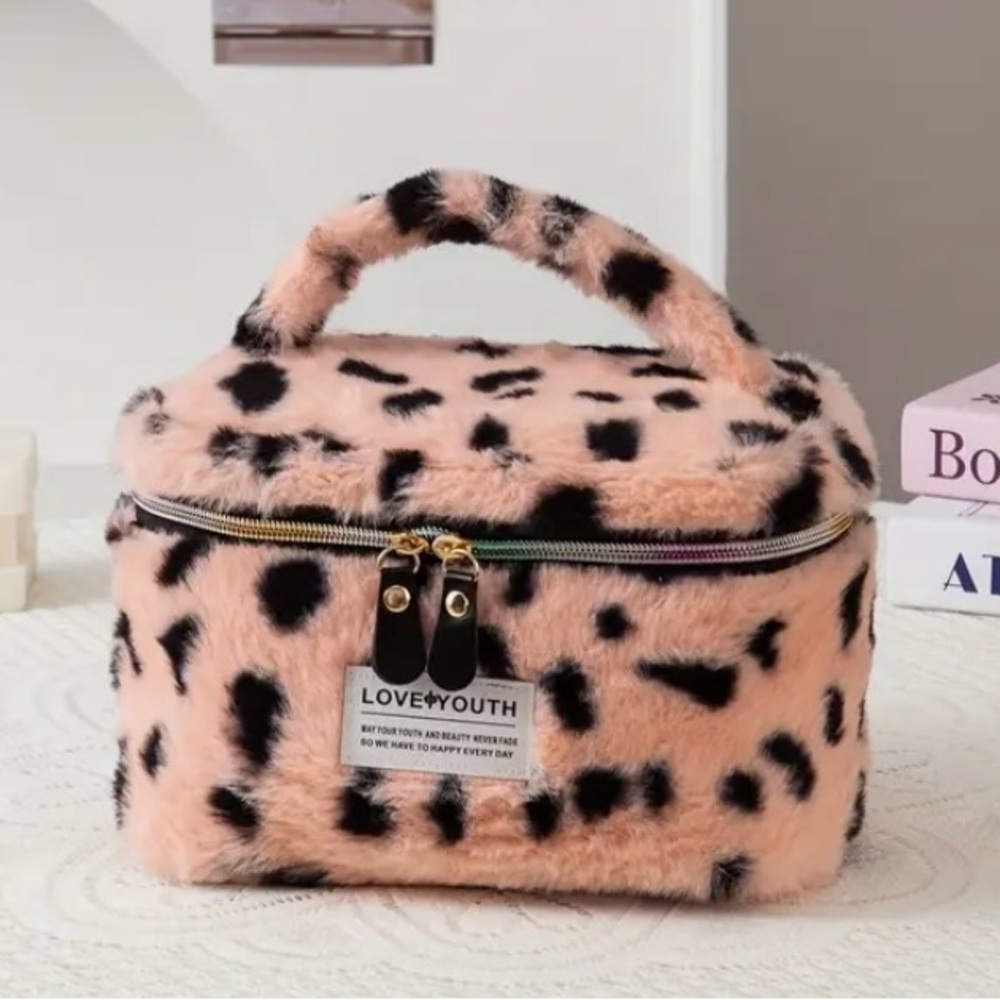 {NEW} Light Pink Leopard Print Plush Cosmetic Case - Picture 2 of 5